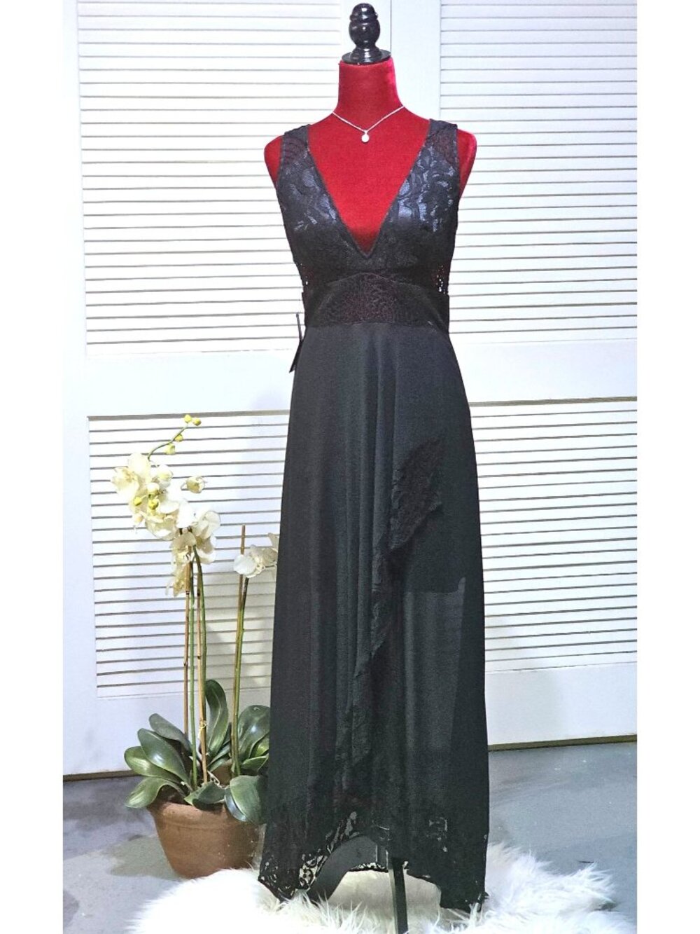 NWT Marciano Women's Black Lace Maxi Dress Sheer Overlay  Deep V-Neck Sz 6 2562